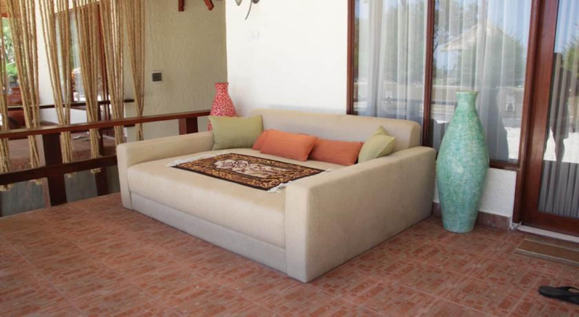Jambuluwuk Oceano Gili Trawangan Hotell Eksteriør bilde A futon sofa