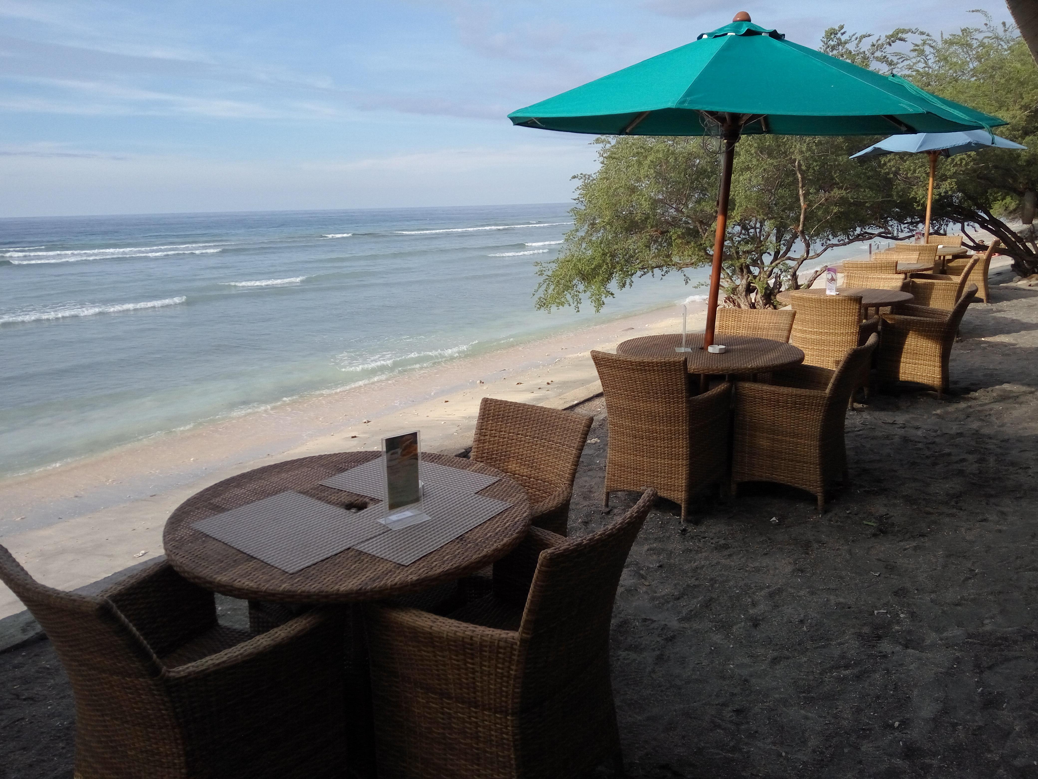 Jambuluwuk Oceano Gili Trawangan Hotell Eksteriør bilde Beachfront restaurant in Nusa Dua