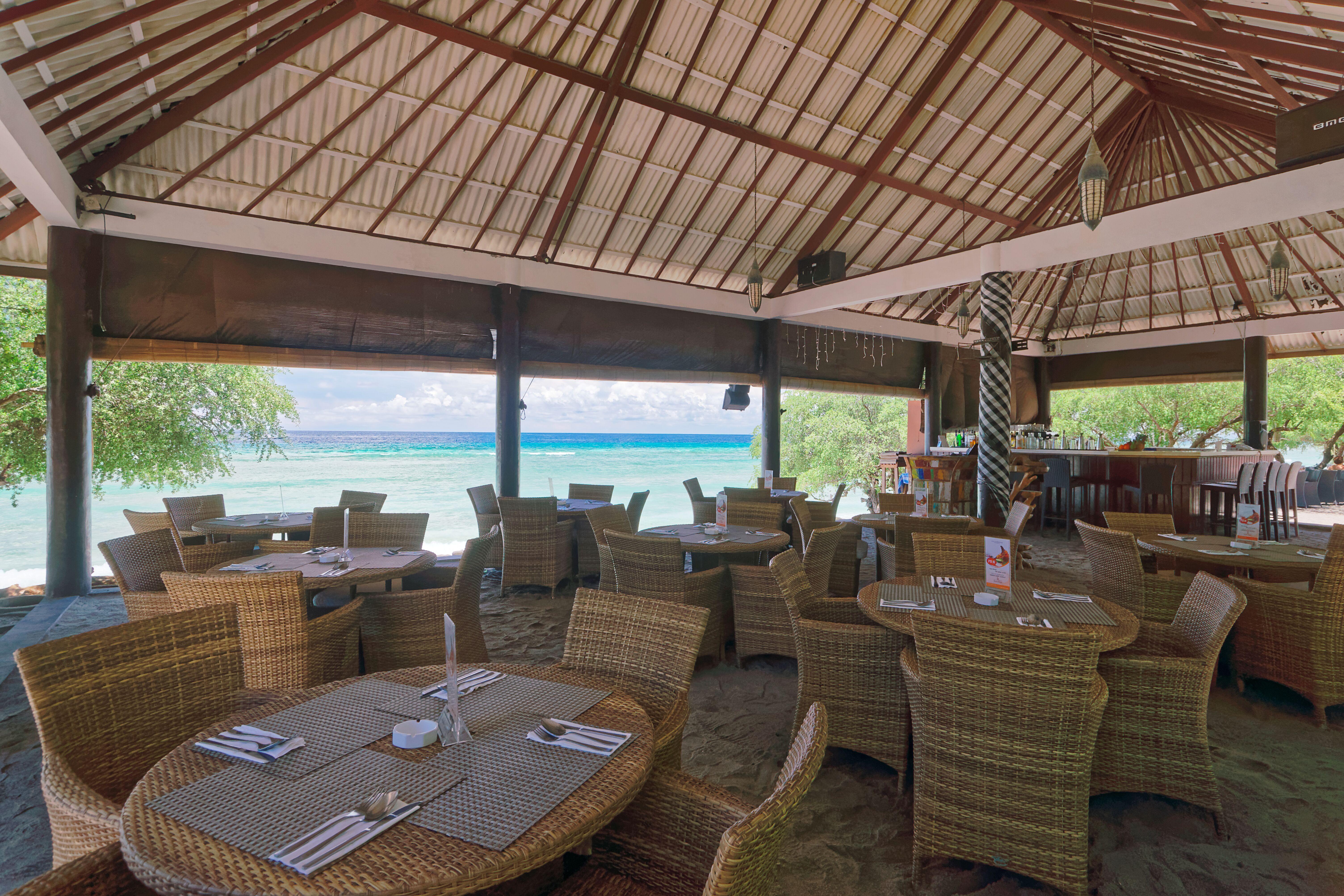 Jambuluwuk Oceano Gili Trawangan Hotell Eksteriør bilde The interior of the restaurant