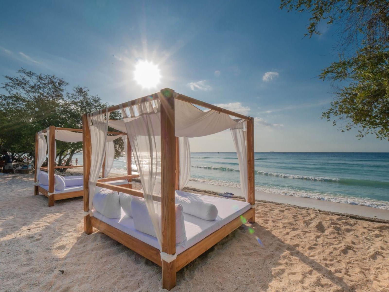 Jambuluwuk Oceano Gili Trawangan Hotell Eksteriør bilde Beach at the hotel